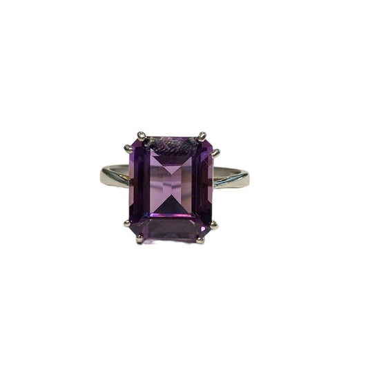 9ct White Gold Amethyst Ring