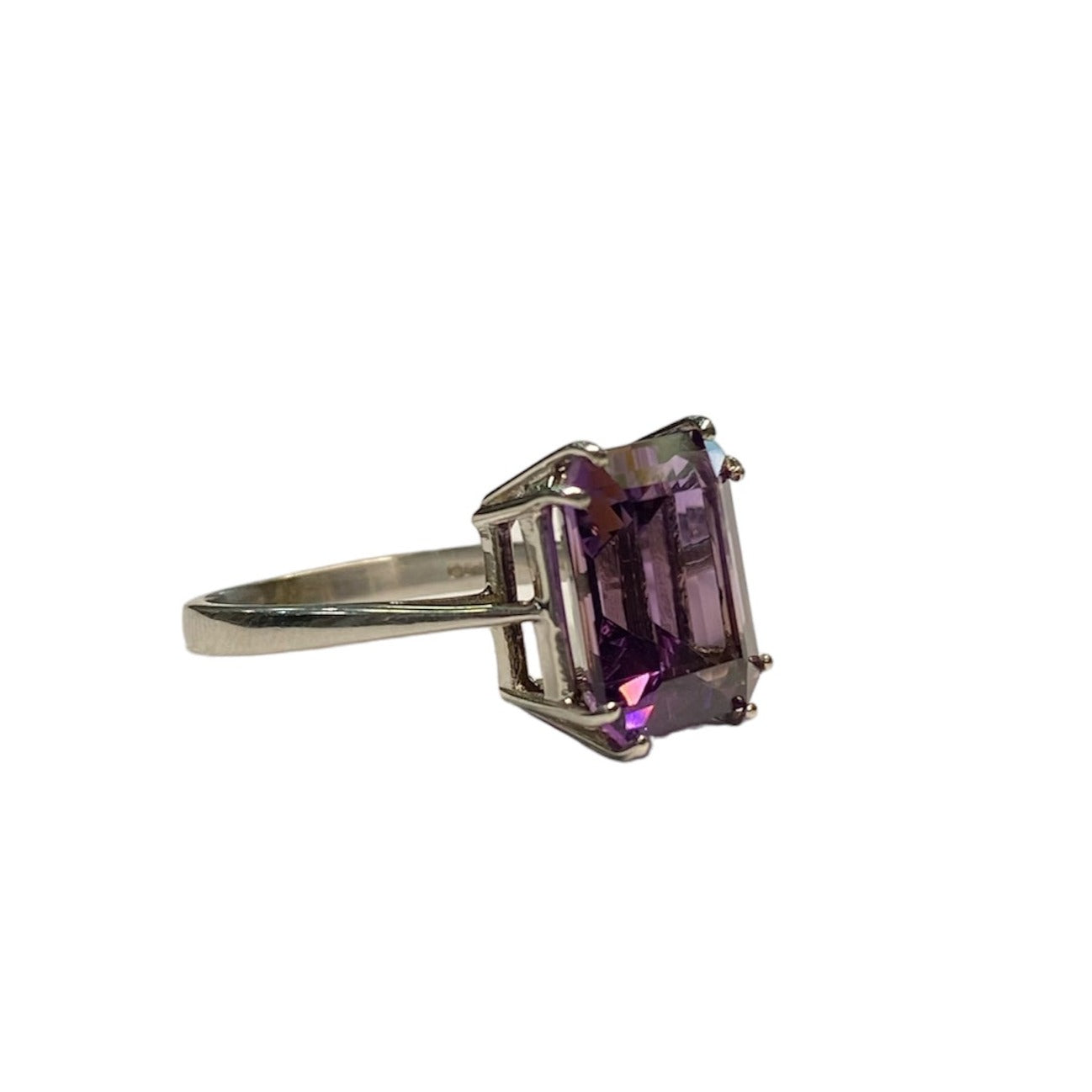 9ct White Gold Amethyst Ring